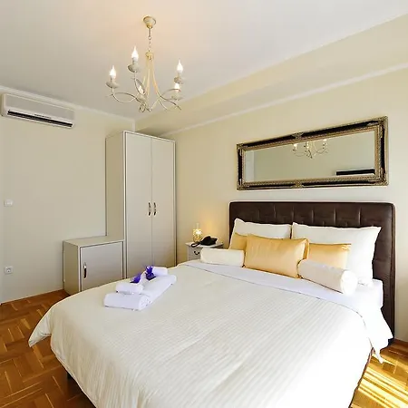Avant Garde Luxury Rooms 4*