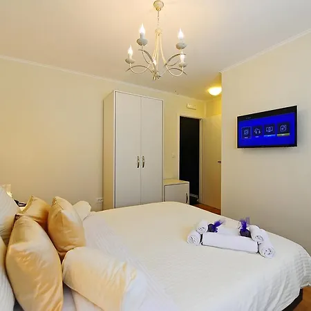 Avant Garde Luxury Rooms Guest house