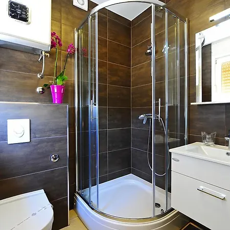 Avant Garde Luxury Split